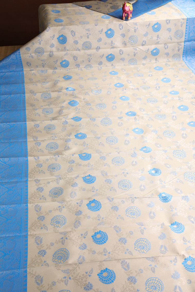 Parchment White Visiri Madippu Silk Sarees with Silver Zari Floral Patterns view 2