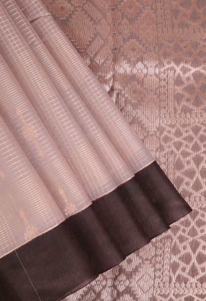 Salmon Pink Silk Cotton Sarees with Copper Zari Straipes And Puttas