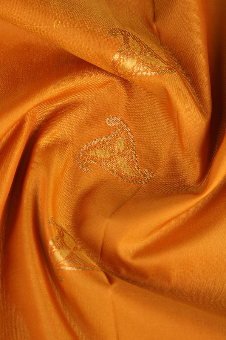 Merigold Orange Visiri Madippu Silk Sarees Gold Zari with Leaf Pattern view 4