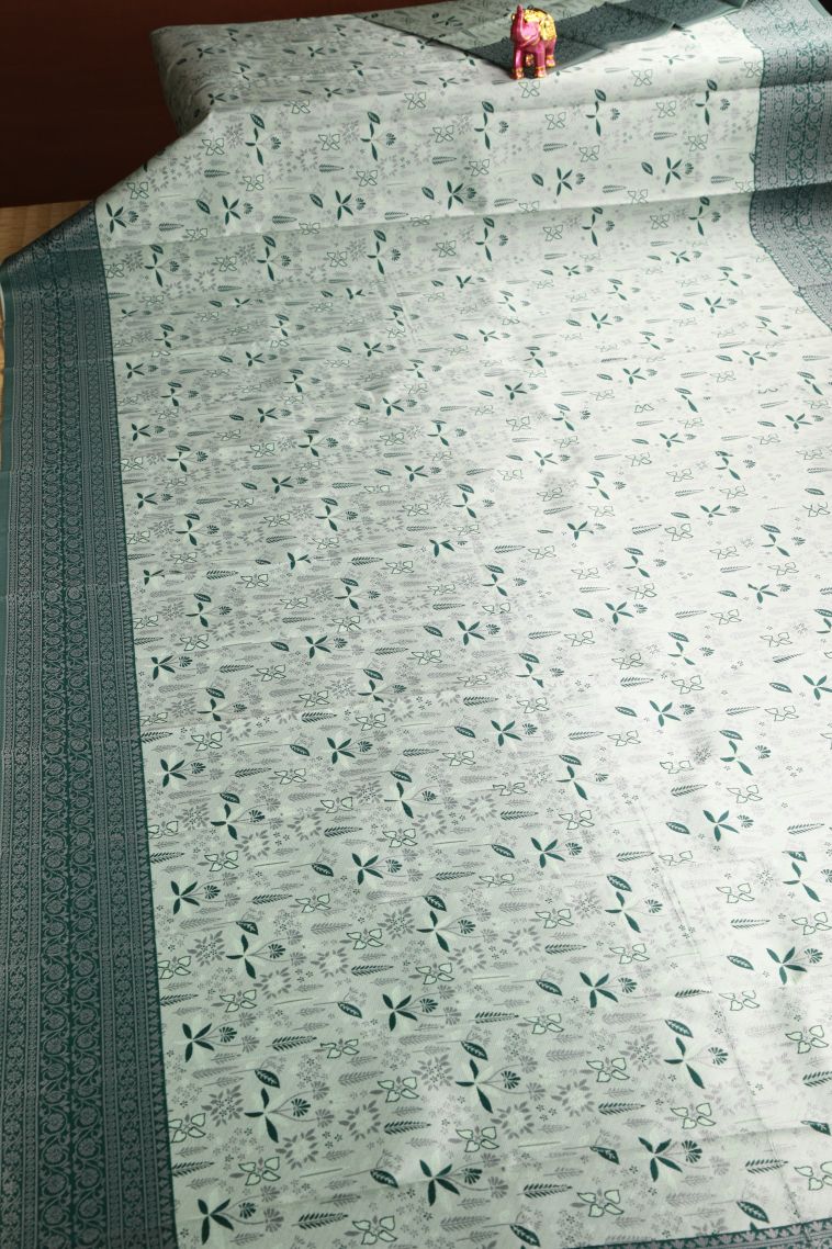 Pistachio Green Visiri Madippu Silk Sarees with Silver Zari Leaf Pattern view 2