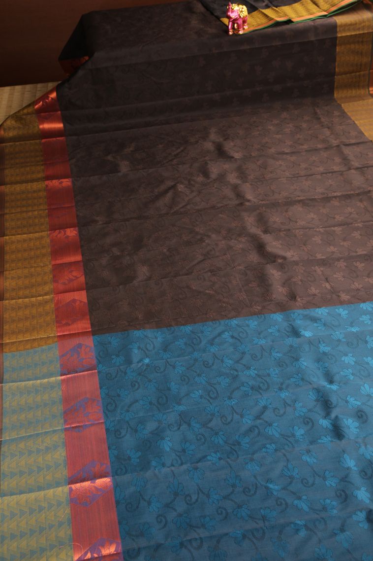 Cedar Brown Visiri Madippu Silk Sarees Copper Zari with Floral Patterns view 2