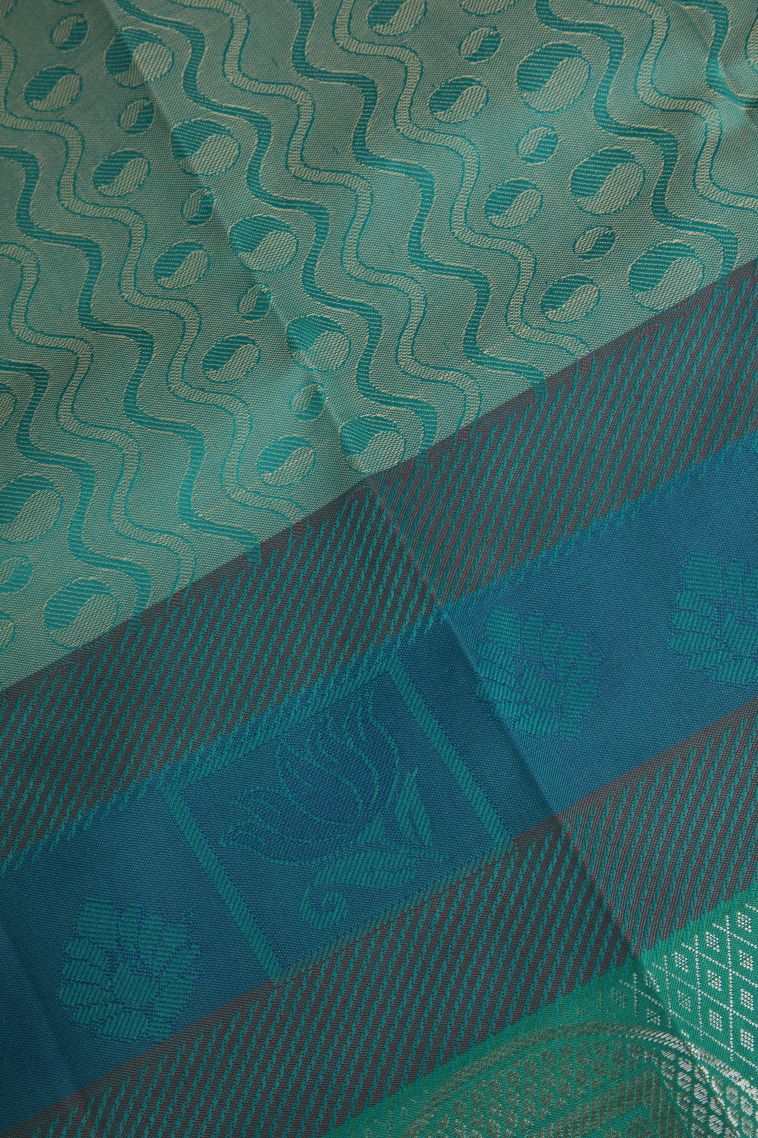 Vanilla Custard Yellow Visiri Madippu Silk Sarees Silver Zari with Circle Mottif view 3