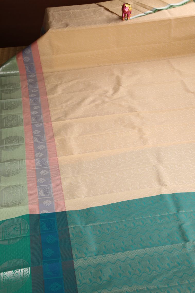 Vanilla Custard Yellow Visiri Madippu Silk Sarees Silver Zari with Circle Mottif view 2