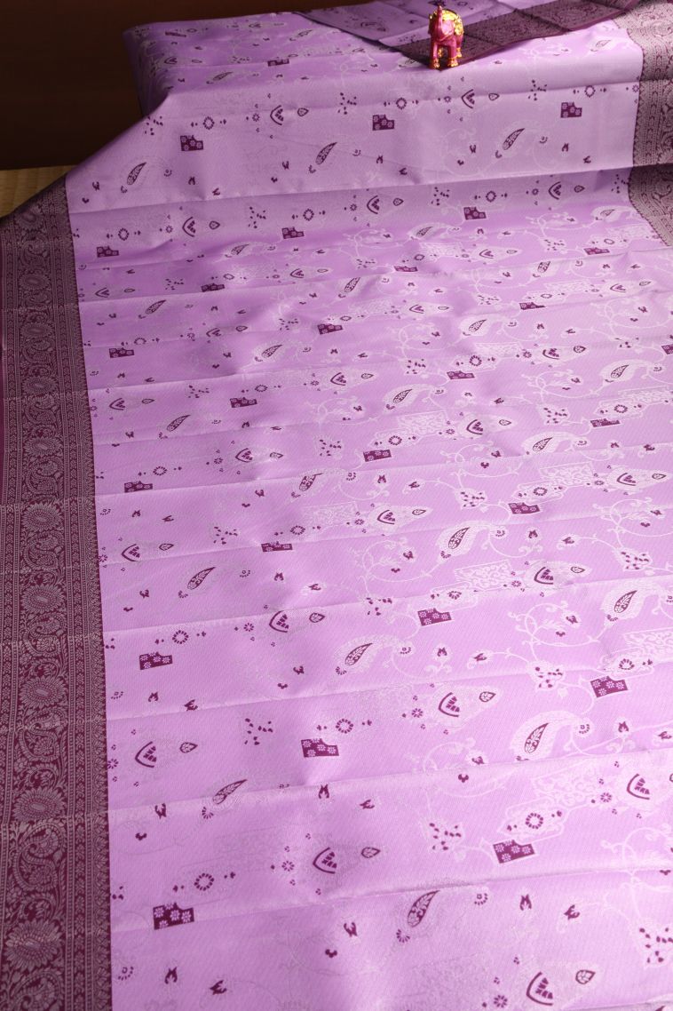 Lavender Purple Visiri Madippu Silk Sarees with Silver Zari Floral Patterns view 2