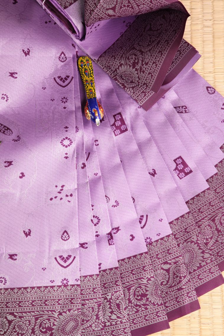 Lavender Purple Visiri Madippu Silk Sarees with Silver Zari Floral Patterns view 1
