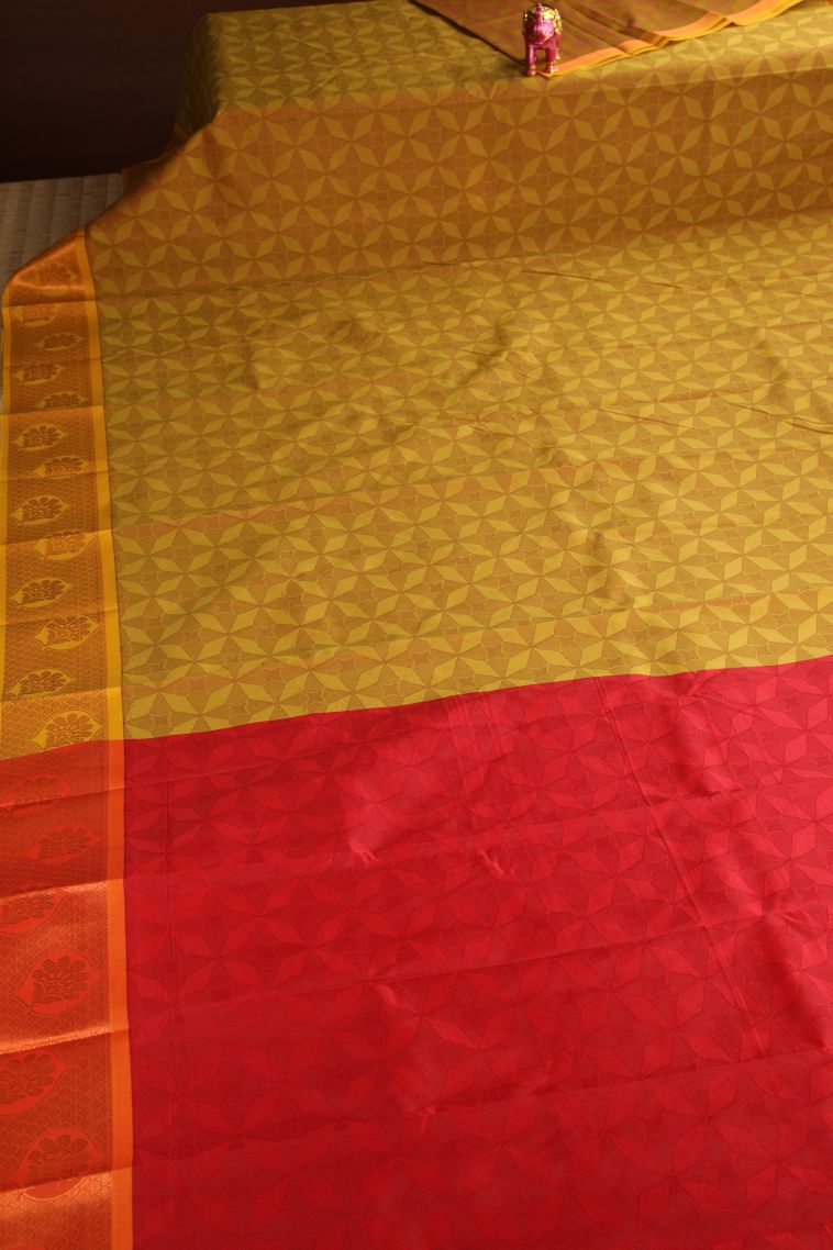 Lemon Yellow Visiri Madippu Silk Sarees Copper Zari with Geometric Shapes view 2