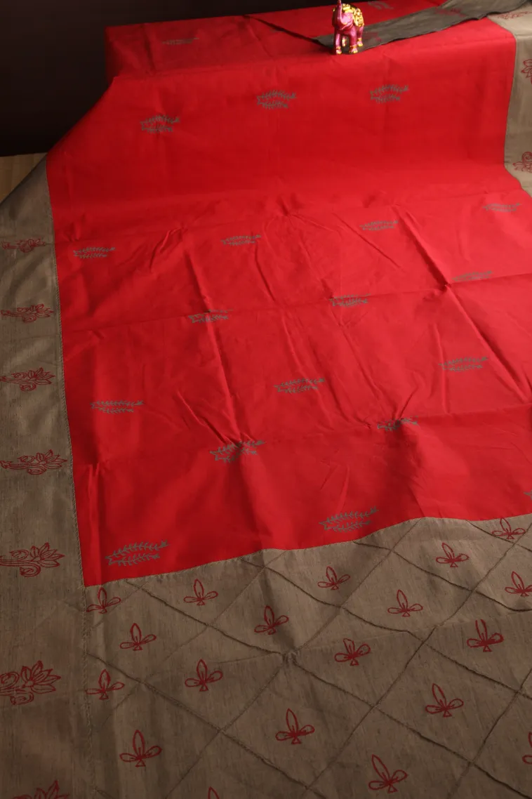 Rose Red Poly Cotton Sarees Without Zari With Floral Puttas view 2