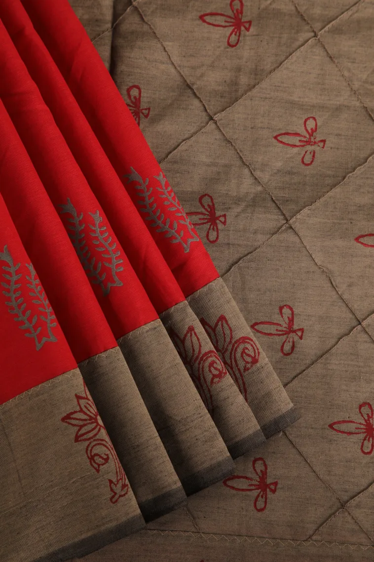 Rose Red Poly Cotton Sarees Without Zari With Floral Puttas