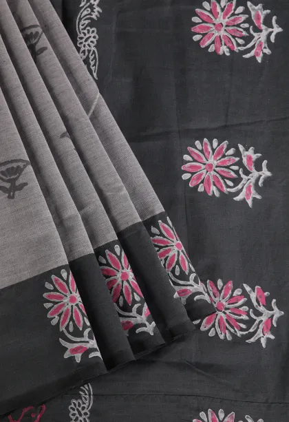 Gray Black Poly Cotton Sarees Without Zari With Floral Puttas