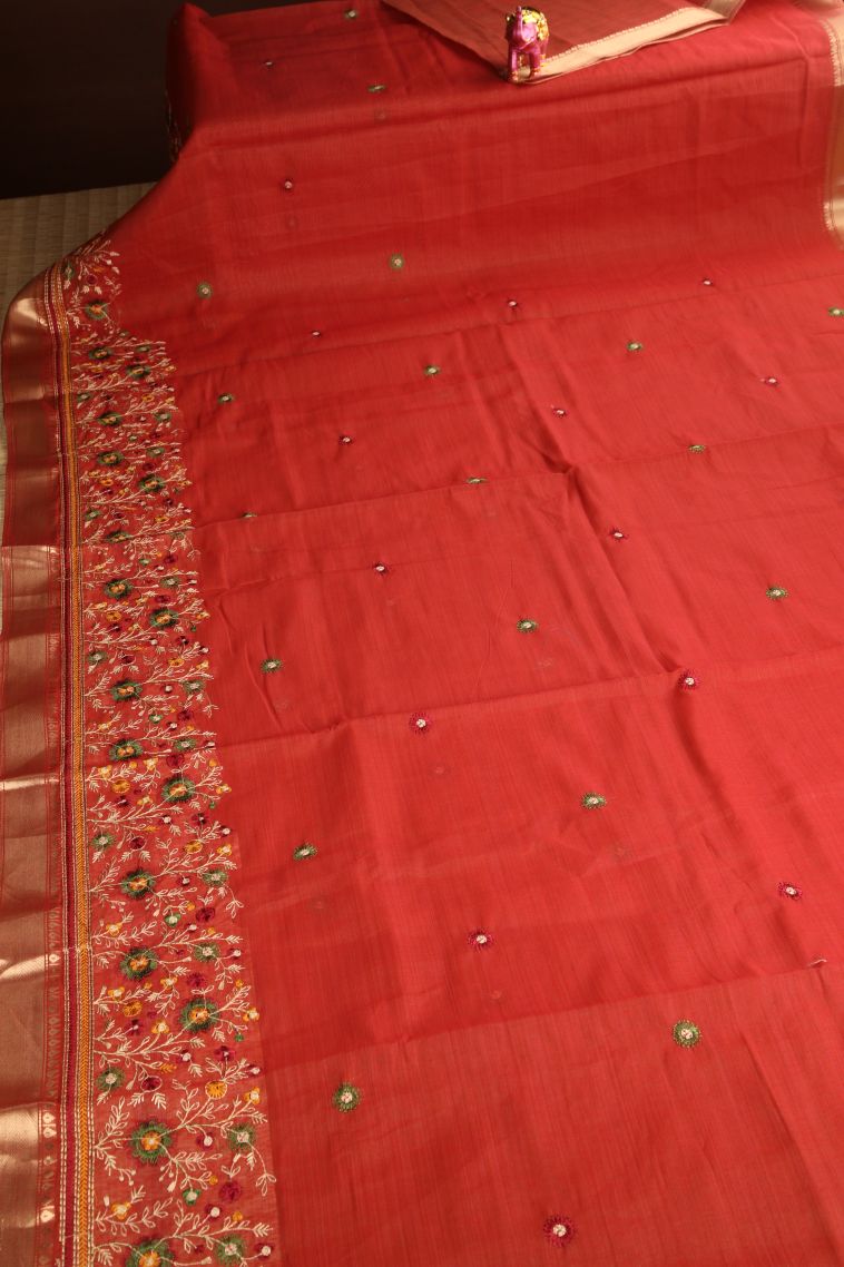 Dawn Red Chanderi Cotton Sarees Gold Zari with Floral Puttas Embroidary view 2