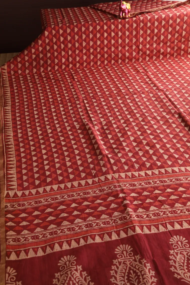 Candy Red Chanderi Cotton Sarees Without Zari With Geometric Shapes view 2