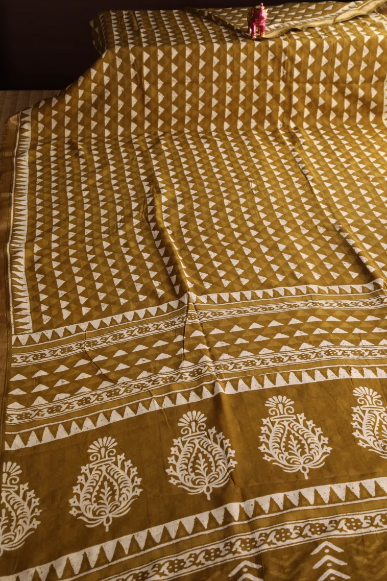 Rich Gold Chanderi Cotton Sarees Without Zari With Geometric Shapes view 2