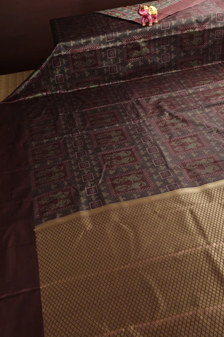 Berry Red Soft Silk Sarees Without Zari With Peacock Motifs view 2