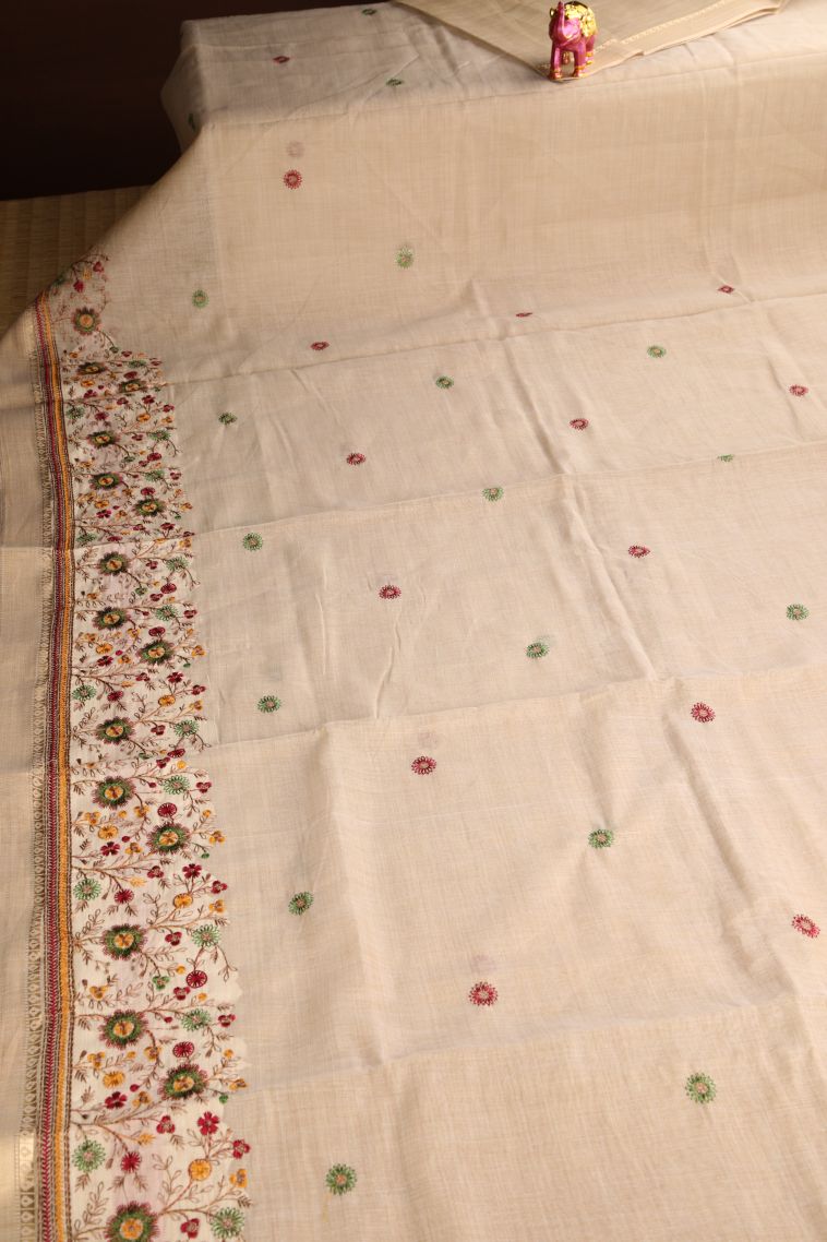 Vanilla Custard Yellow Chanderi Cotton Sarees Gold Zari with Floral Puttas Embroidary view 2