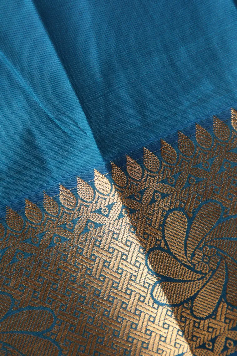 Magenta Purple Visiri Madippu Silk Sarees with Copper Zari Floral Patterns view 3