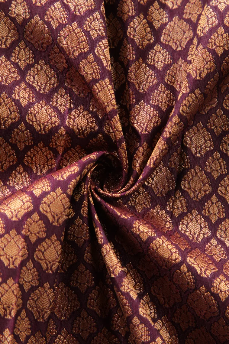Magenta Purple Visiri Madippu Silk Sarees with Copper Zari Floral Patterns view 4