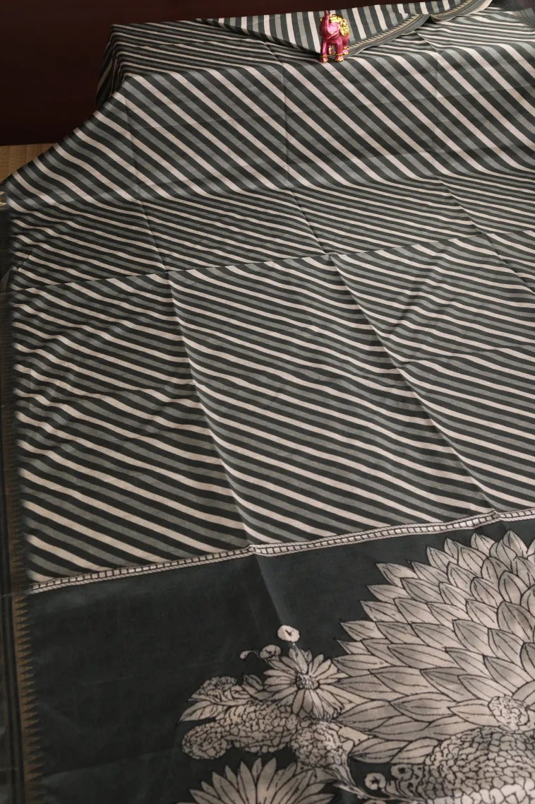 Gray Black Semi Raw Silk Printed Without Zari With Cross Straipes view 2
