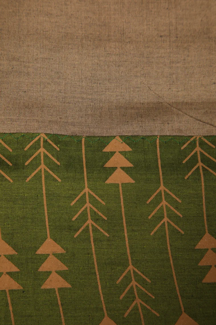 Pickle Green Poly Cotton Sarees Without Zari With Geometric Shapes view 3