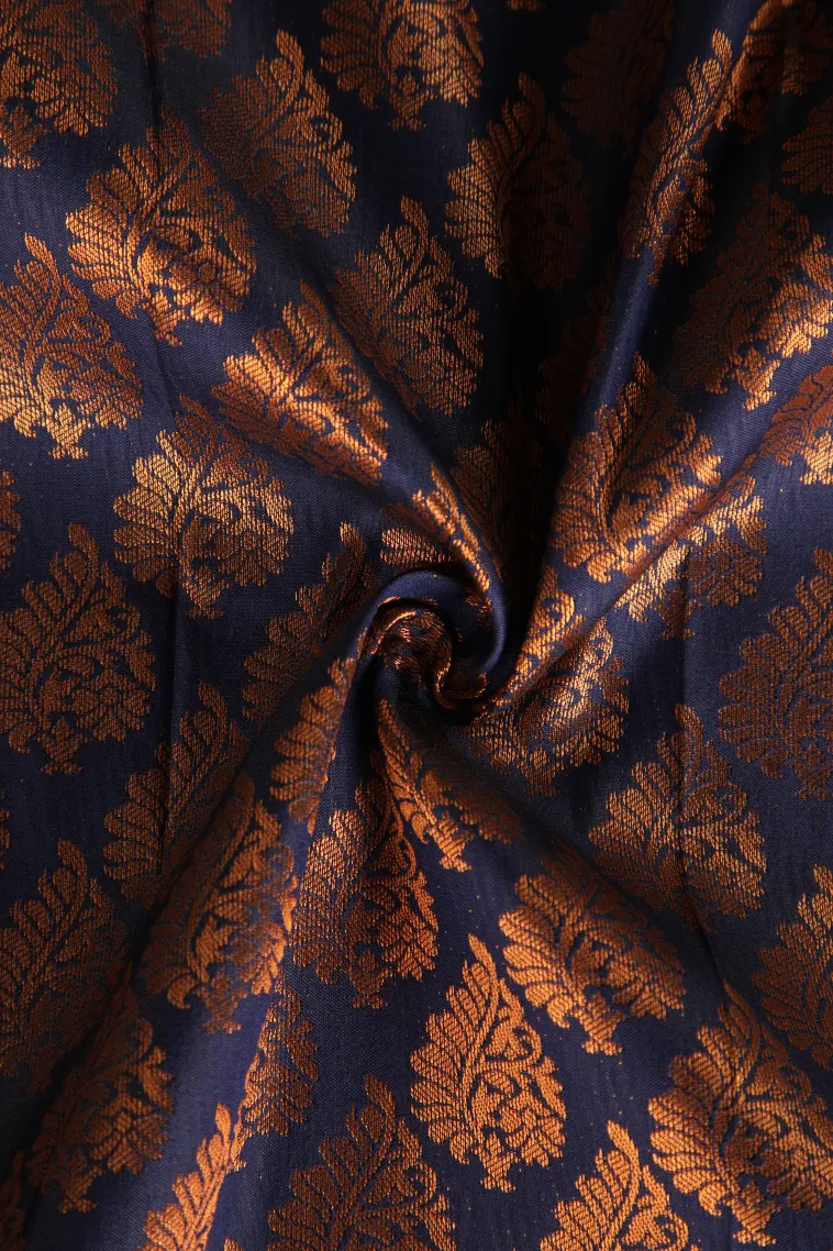 Berry Blue Visiri Madippu Silk Sarees with Copper Zari Floral Patterns view 4