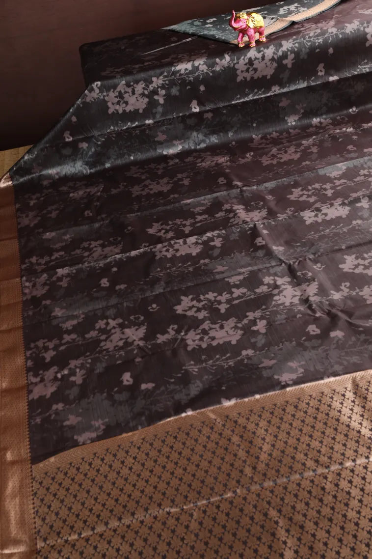 Abbey Black Soft Silk Sarees with Bronze Zari Floral Patterns view 2