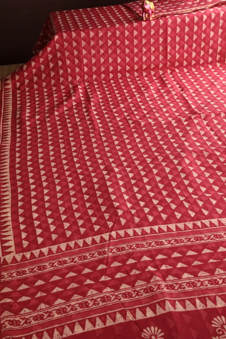 Candy Red Chanderi Cotton Sarees Without Zari With Geometric Shapes view 2