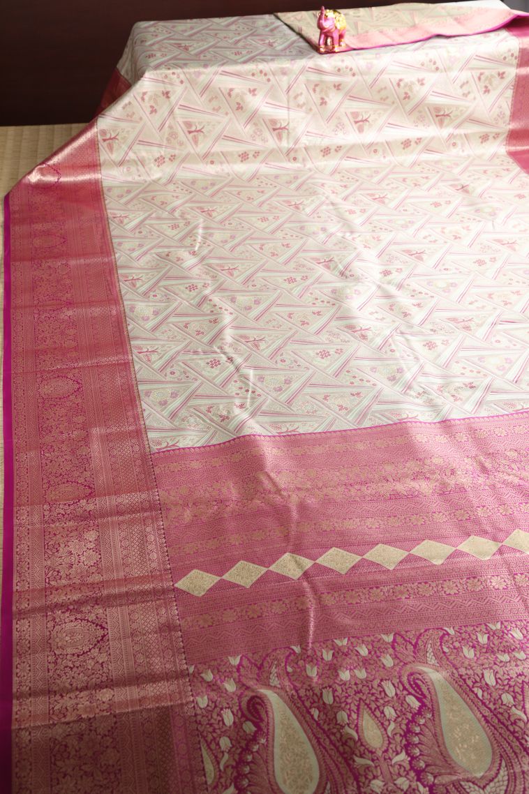 Pistachio Green Apoorva Silk Sarees with Copper Zari Geometric Shapes view 2