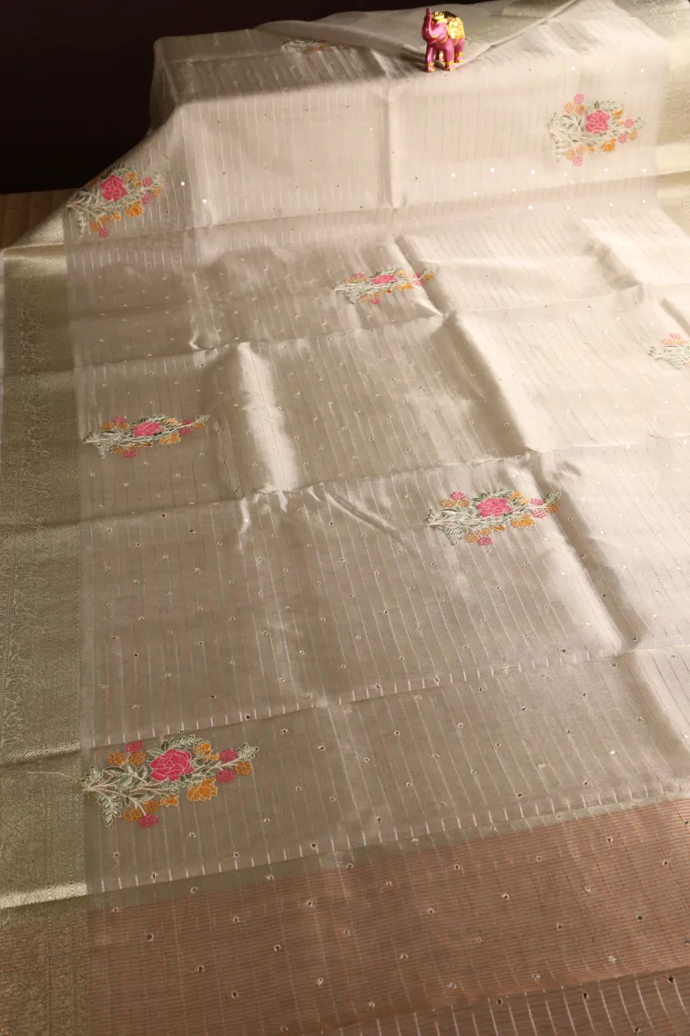 Pistachio Green Organza Saree Without Zari With Floral Puttas Embroidary view 2