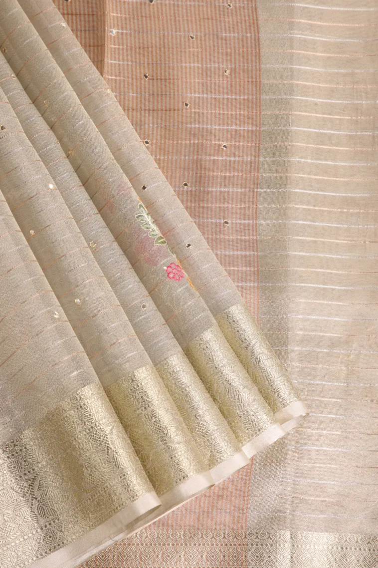 Pistachio Green Organza Saree Without Zari With Floral Puttas Embroidary