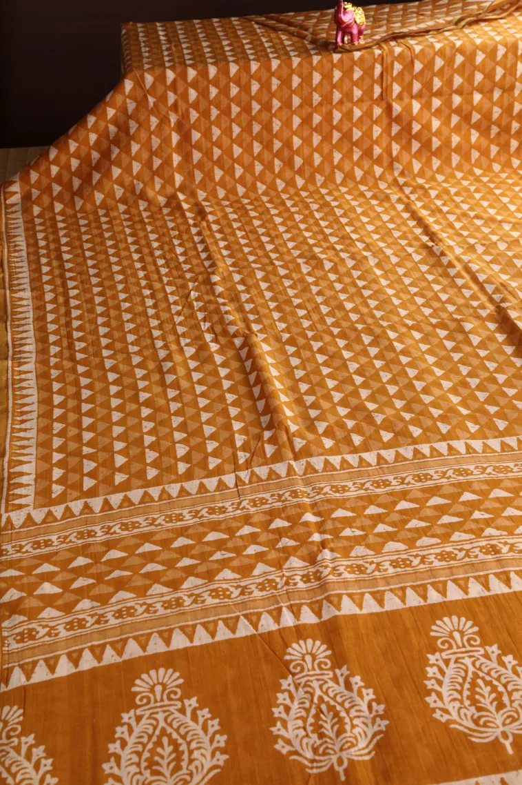 Sandstone Orange Chanderi Cotton Sarees Without Zari With Geometric Shapes view 2