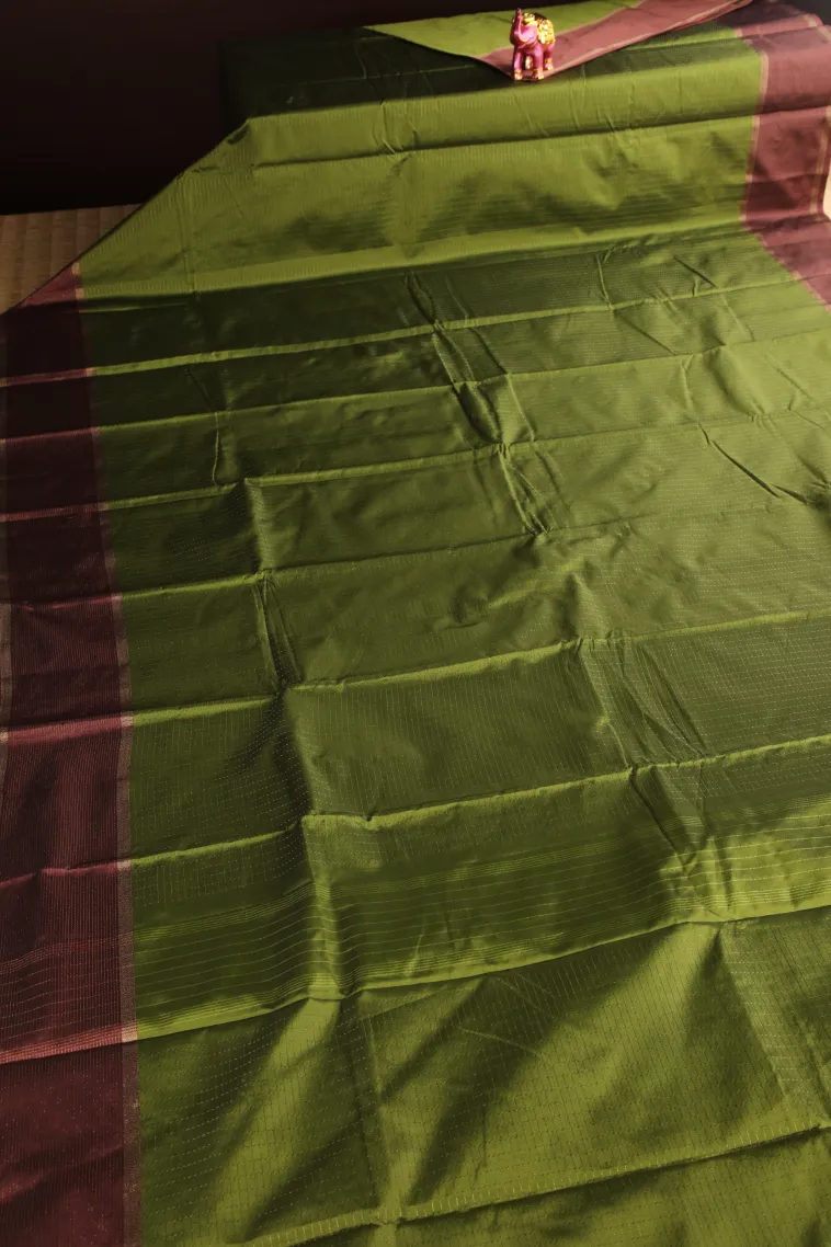Lime Green Arani Silk Sarees with Gold Zari Small Checks Pattern view 2
