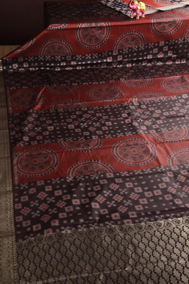 Chocolate Brown Soft Silk Sarees with Bronze Zari Geometric Shapes view 2