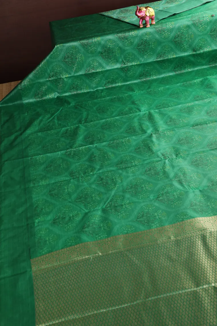 Parakeet Green Soft Silk Sarees Without Zari With Floral Patterns view 2