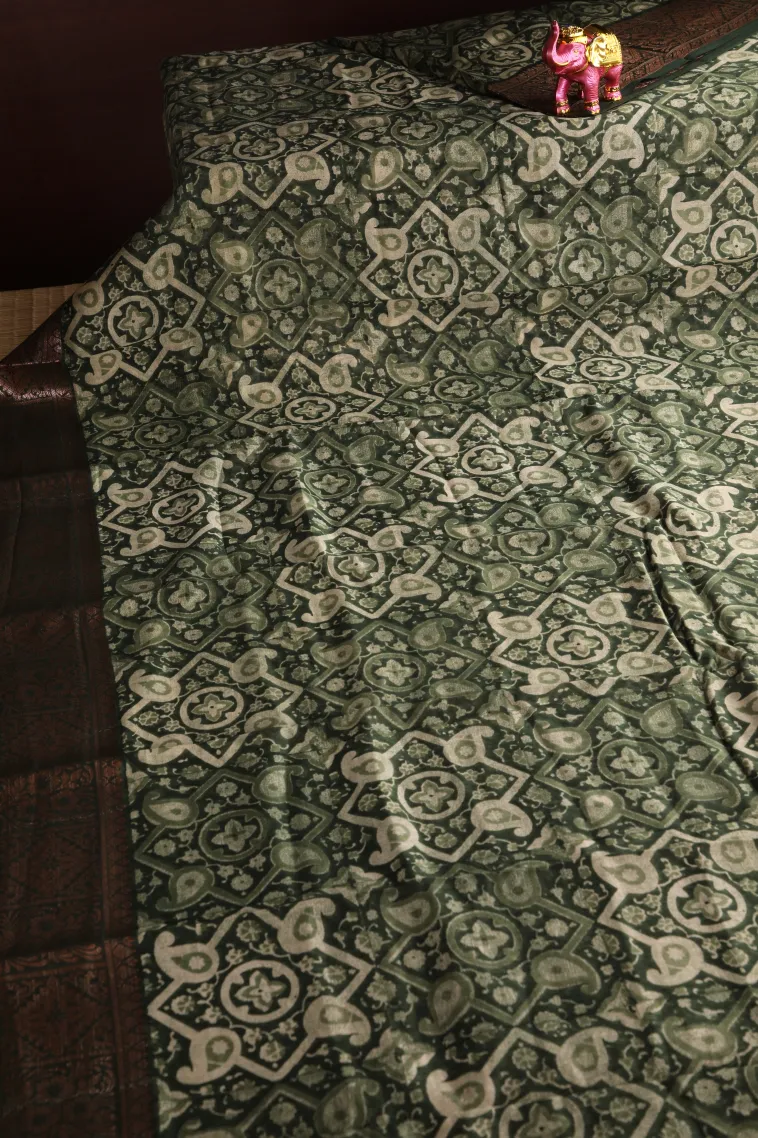 Paris Green Chanderi Cotton Sarees with Copper Zari Geometric Shapes view 2