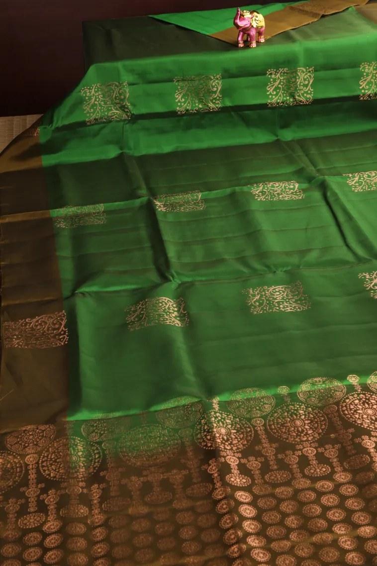 Paris Green Soft Silk Saree with Gold Zari Kodi Pattern view 2