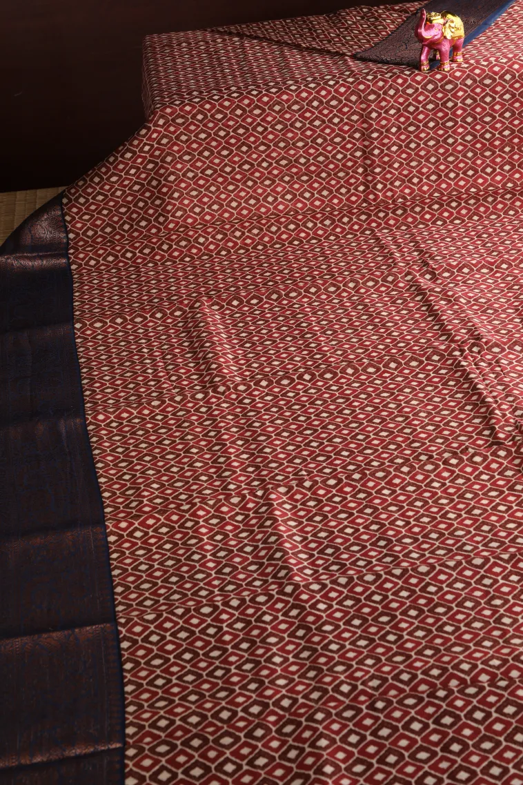Berry Red Chanderi Cotton Sarees with Copper Zari Geometric Shapes view 2