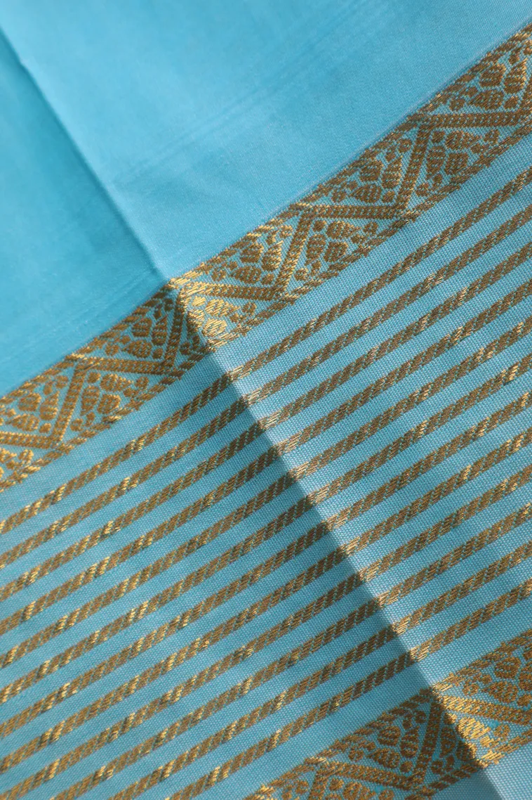 Viola Purple Visiri Madippu Silk Sarees with Gold Zari Straipes And Puttas view 3