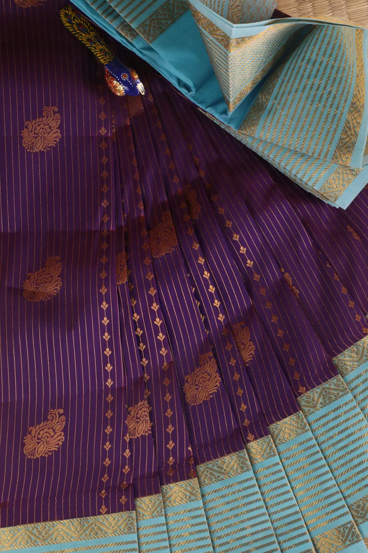 Viola Purple Visiri Madippu Silk Sarees with Gold Zari Straipes And Puttas