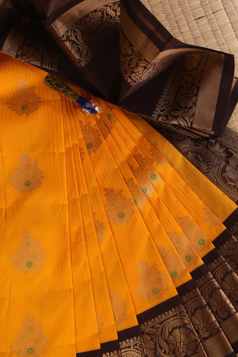 Lemon Yellow Visiri Madippu Silk Sarees with Gold Zari Straipes And Puttas
