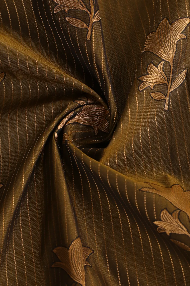 Metallic Gold Visiri Madippu Silk Sarees with Gold Zari Straipes And Puttas view 4