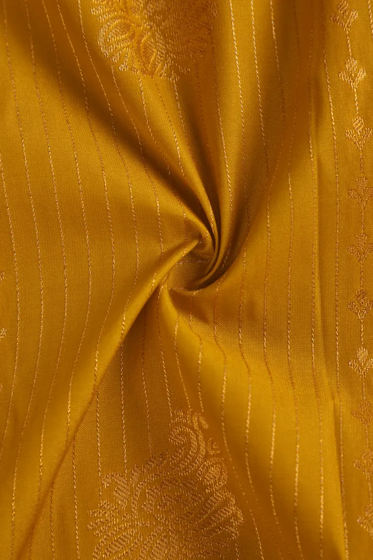 Rich Gold Visiri Madippu Silk Sarees with Gold Zari Straipes And Puttas view 4