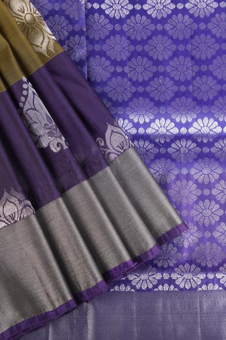 Metallic Gold Soft Silk Saree with Silver Zari Flower Mottif