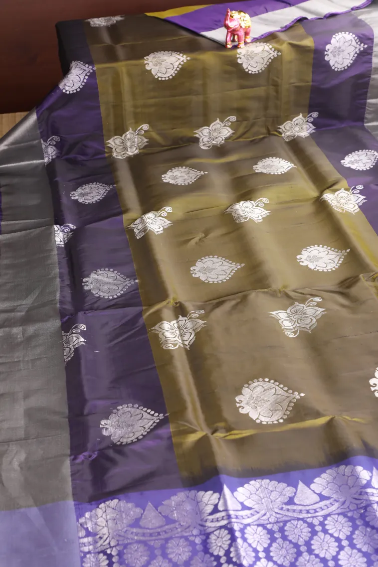 Metallic Gold Soft Silk Saree with Silver Zari Flower Mottif view 2