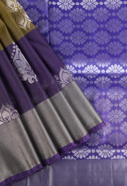 Metallic Gold Soft Silk Saree with Silver Zari Flower Mottif