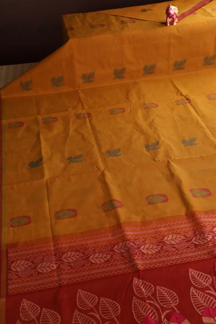 Rich Gold Pure Handloom Kovai Cotton with Gold Zari Leaf Puttas view 2
