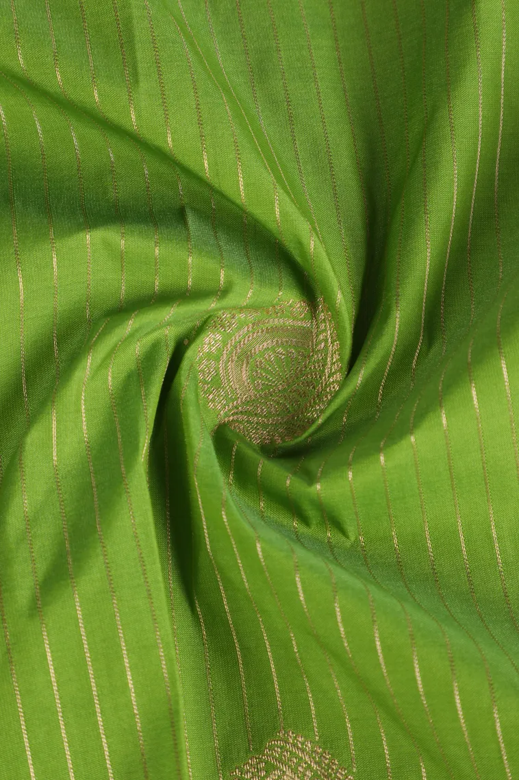 Forest Green Visiri Madippu Silk Sarees with Gold Zari Straipes And Puttas view 4