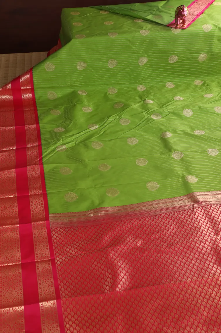 Forest Green Visiri Madippu Silk Sarees with Gold Zari Straipes And Puttas view 2