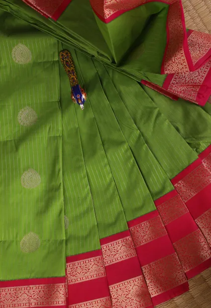 Forest Green Visiri Madippu Silk Sarees with Gold Zari Straipes And Puttas