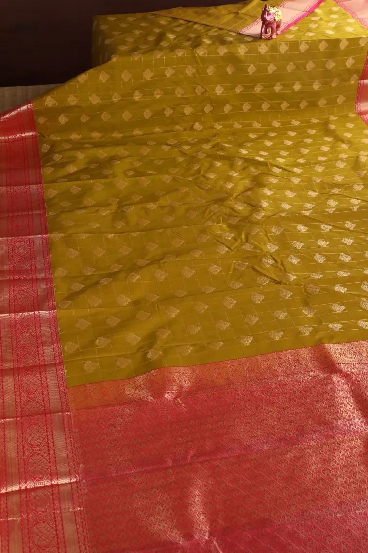 Oscar Gold Visiri Madippu Silk Sarees with Gold Zari Checks And Puttas view 2