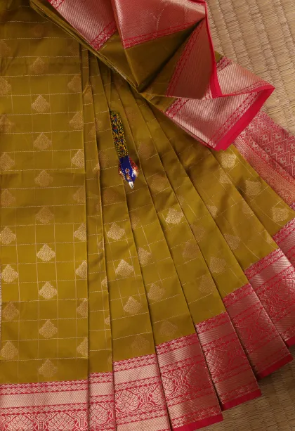 Oscar Gold Visiri Madippu Silk Sarees with Gold Zari Checks And Puttas
