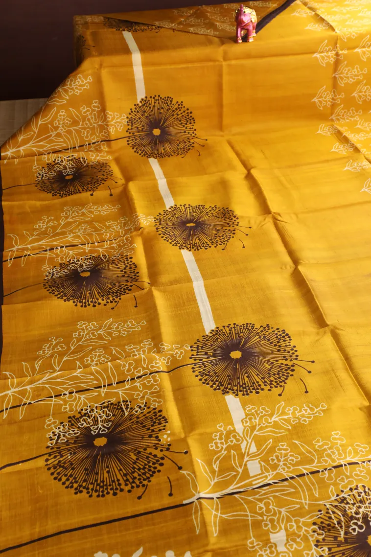Gold Soft Silk Sarees Without Zari With Flower Mottif view 2